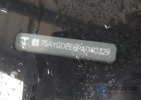 2023 Tesla Model Y Awd/Long Range Dual Motor All-Wheel Drive z USA, uszkodzony, nr VIN 7SAYGDEE6PA040329